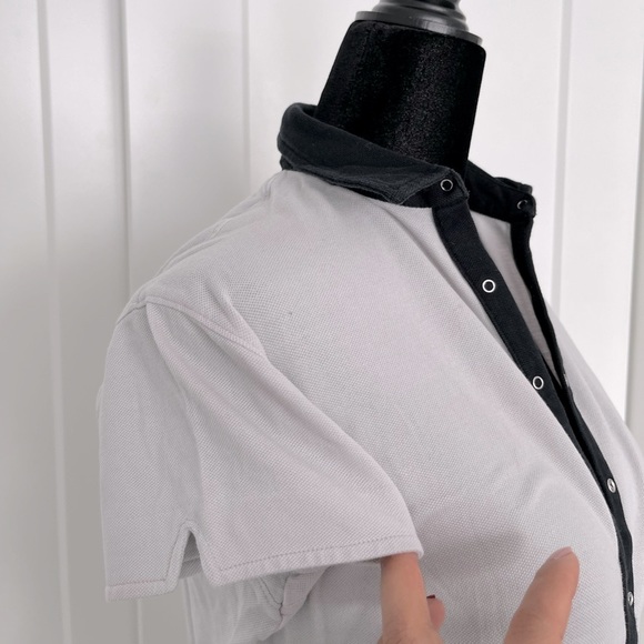 2𝒇𝒐𝒓$150 BURBERRY GOLF push-down button light blue shirt sizeS - Picture 2 of 9